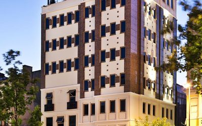 Taximtown Hotel · 5