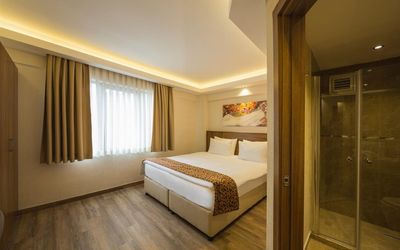 B Guest Hotel · 3