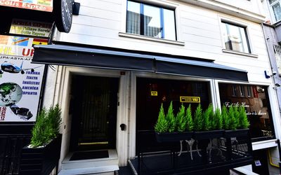 B Guest Hotel · 4