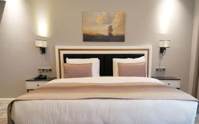 Kare Otel · 4