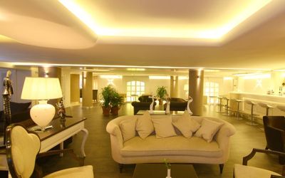 Monaco Otel · 3