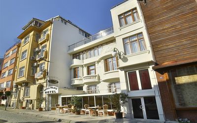 Nayla Palace Hotel · 3