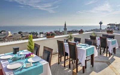 Perapolis Hotel · 4