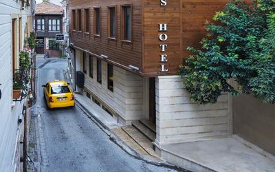 Perapolis Hotel · 2