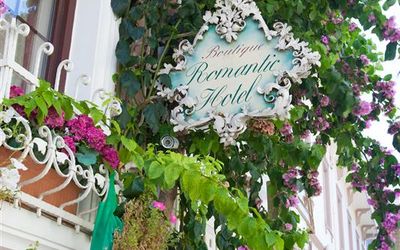 Romantic Hotel · 4