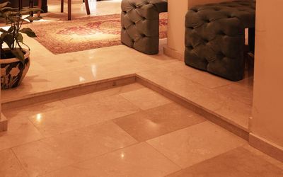 The Lola Hotel · 5