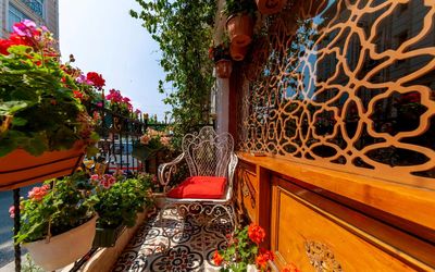 Walnut Shell Hotel · 3