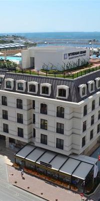 Wyndham Grand Istanbul Kalamış Marina Hotel