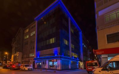 Le Premier House · 3