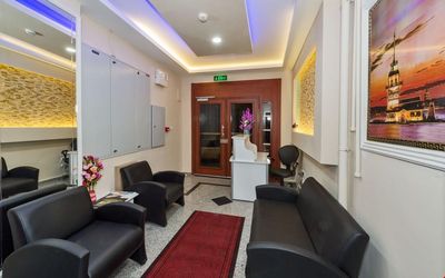 Le Premier House · 4