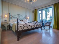 Ground Deluxe Room - Garden View