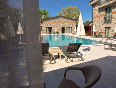 havuz manzaralı bungalov