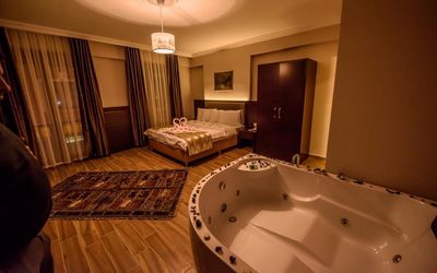 Hill River Hotel · 3