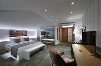 Business Suite, 1 King Size Bed, Balcony, Jacuzzi, Hill View
