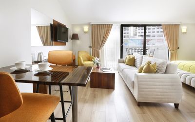 The White Orient Hotel · 3