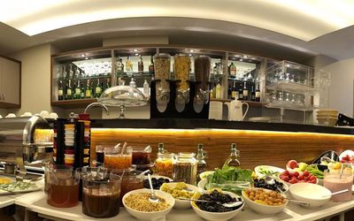 The White Orient Hotel · 5