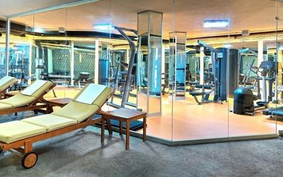 White Monarch Hotel · 4
