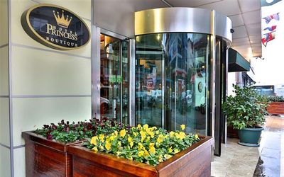 Princess Hotel · 4