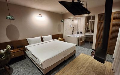 Barry Hotel · 3