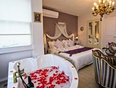 Hochzeitssuite mit Kamin und Whirlpool