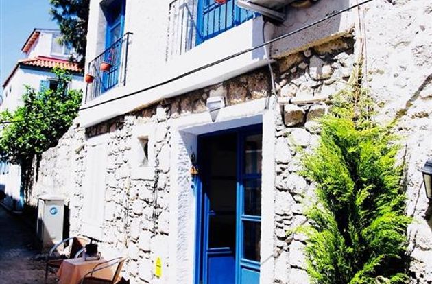 turkiye/izmir/cesme/avlulu-konak-alacati-45d09b0a.png