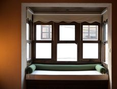 Mr Window Twin Bed