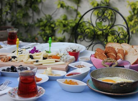 turkiye/izmir/cesme/morisi-konak-alacati-69f7947b.jpg