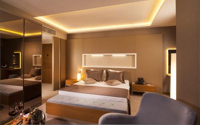 Majura Hotel Business · 5