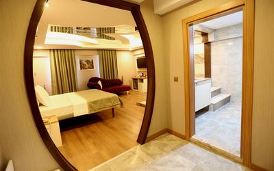 Life Corner Hotel · 4