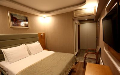 Life Corner Hotel · 3