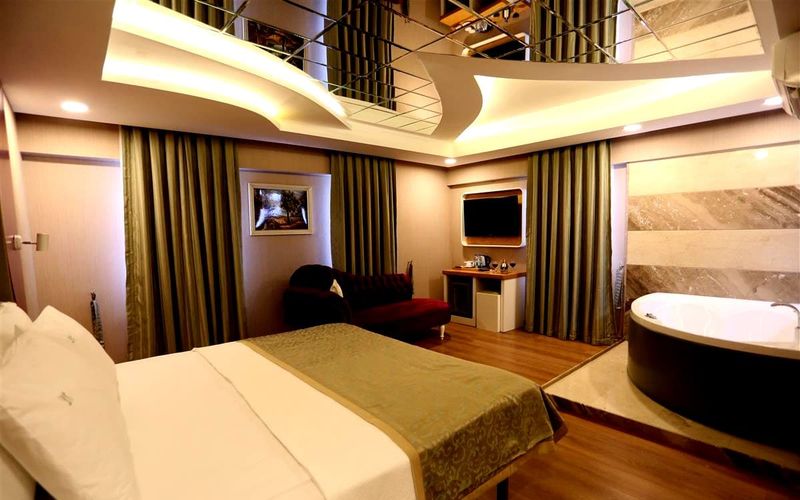 Life Corner Hotel · 1