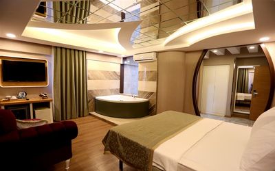 Life Corner Hotel · 5