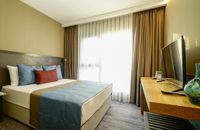 Deluxe Room ( Kısmi Deniz Manzaralı)