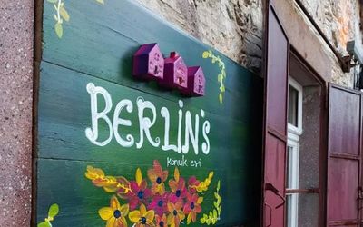 Urla Berlin'S Konuk Evi · 2