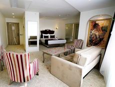 Corner Suite