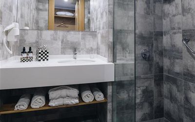 Ingate Hotel · 5