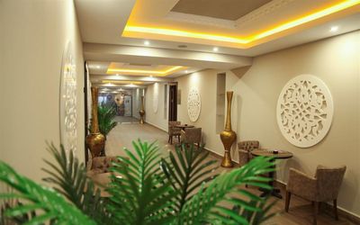 Jasmine Court Hotel · 4