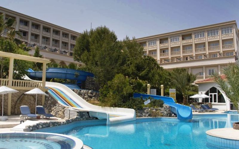 Oscar Resort Hotel · 1
