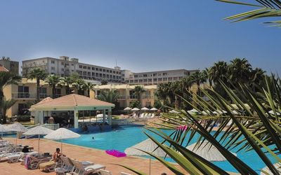 Oscar Resort Hotel · 4