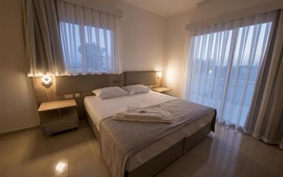 Deniz Airport Suites · 4
