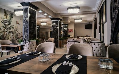 Grand Clover Hotel · 4