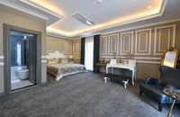 Apartament z łóżkiem typu king-size – pokój dla nowożeńców