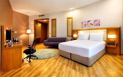 Hilton Garden Inn · 5