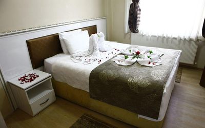Özgür Otel · 3