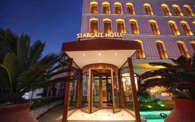 Stargate Hotel & Spa · 3