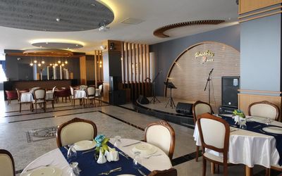 Golden Rose Deluxe Hotel · 4