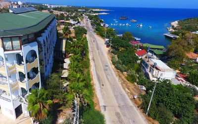 Calamie Hotel · 3