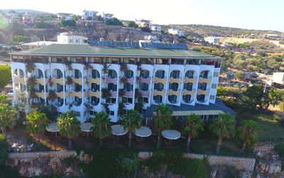 Calamie Hotel · 4