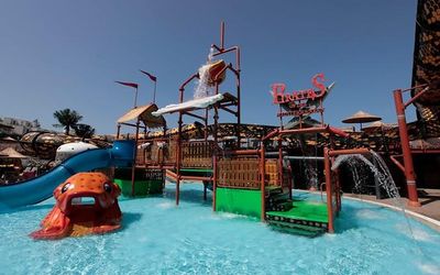 Cactus Mirage Family Club · 4