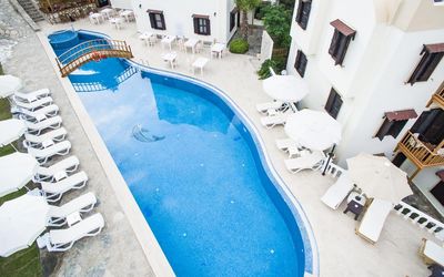 Mira Suites · 4